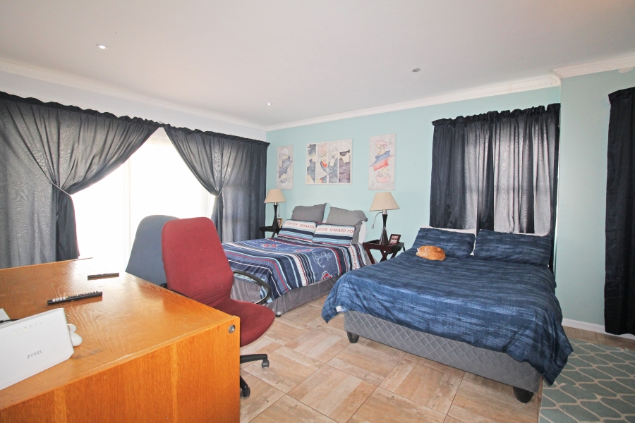 4 Bedroom Property for Sale in Paradise Beach Western Cape